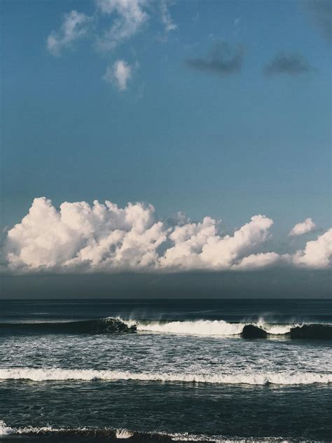 Ocean Under Blue Sky · Free Stock Photo