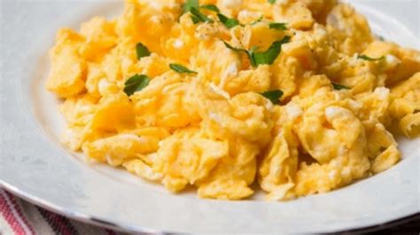 Perfect Cheesy Scrambled Eggs