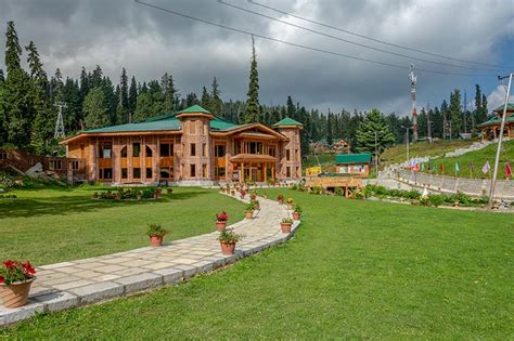 Gulmarg Gondola - Travel Guide, Sightseeing, Safety Tips