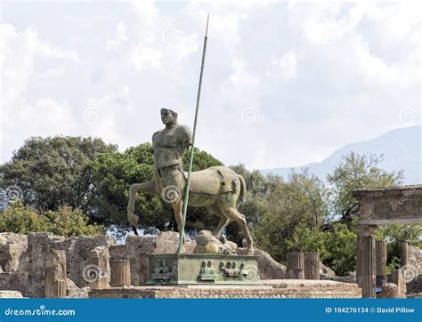 Escultura De Bronze Do Centauro Pelo Artista Polonês Atrasado Igor