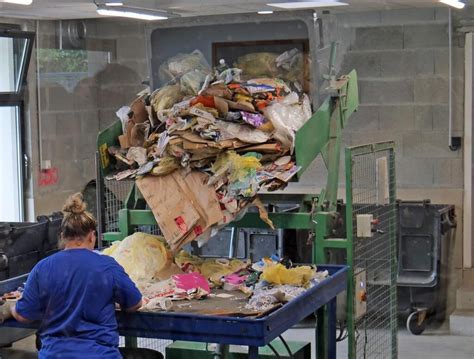 Des Habitants Du Bocage Mayennais Visitent Leur Centre De Tri Laval