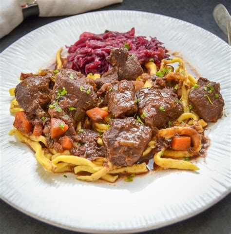 Omas Saftiges Hirschgulasch Rezept Mit Rotwein Kochen Aus Liebe