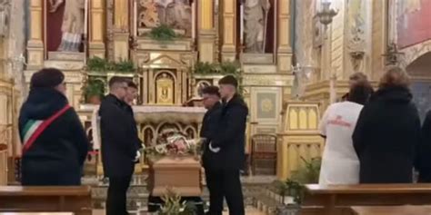 Donne Uccise A Naro Funerali D Una Vittima Pochi In Chiesa Presente