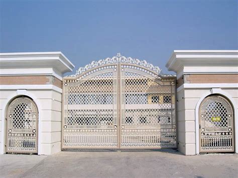 Iron Gates With Luxury Design For Impressive Main Gate Entrance Design To Make Awesome Your Home