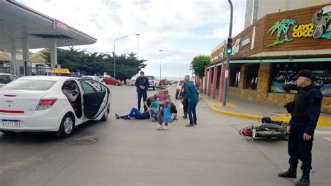 Dos Heridos Tras Un Choque Entre Un Taxi Y Una Moto