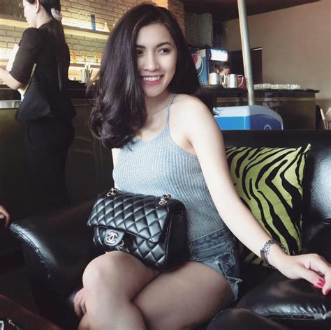 Mẫu nude x và những chuyện chơi bẩn ít biết trong nghề