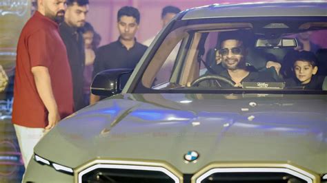 Tovino Thomos Buys Bmw Xm Hybrid Car குடும்பத்தினர் உடன் விலையுயர்ந்த