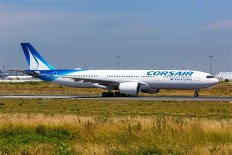 Un Airbus A Percute Une Passerelle De Passagers La Roport Dorly