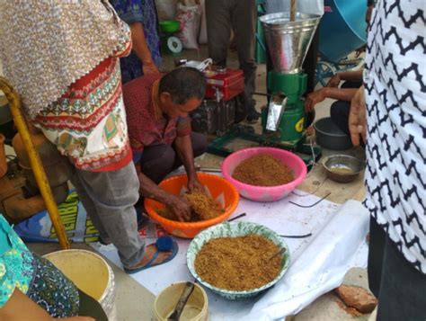 Pelatihan Pakan Ternak Sekaligus Praktek Pengolahan Pakan Ternak