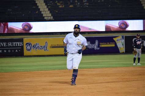 Nellie Rodríguez Iguala A 4 Leyendas Del Magallanes Con 7 Empujadas