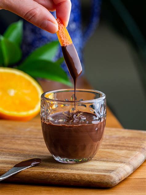 Cascaritas de Naranja Confitadas Bañadas en Chocolate Caro Rocco