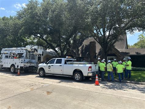 Houston power outages: Abbott says CenterPoint must formulate storm