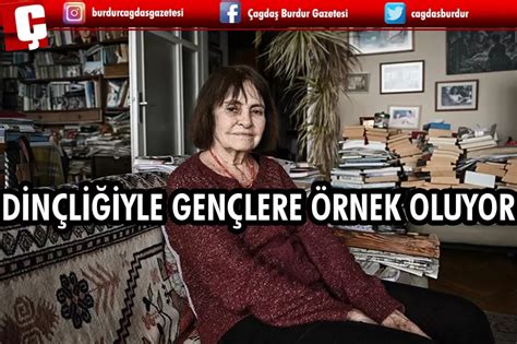 90 YAŞINA MERDİVEN DAYAYAN PROFESÖR DİNÇLİĞİYLE GENÇLERE ÖRNEK OLUYOR