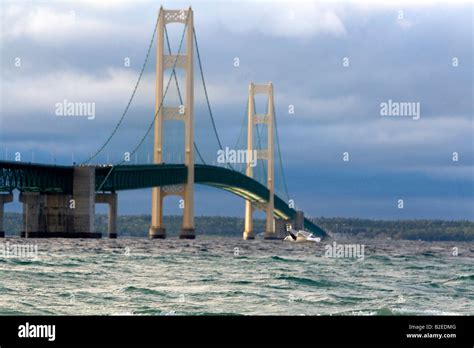 The Mackinac Bridge spanning the Straits of Mackinac at Mackinaw City ...