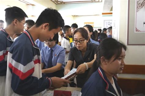 【普法强基在行动】法润青春 护航成长——石屏法院开展法治校园行系列活动澎湃号·政务澎湃新闻 The Paper