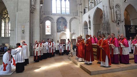 Kirche Und Leben De Was Bedeutet Ihnen Der Heilige Geist Herr S Ding