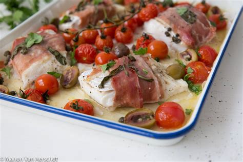 Kabeljauw In De Oven Met Parmaham Olijven En Geroosterde Kerstomaatjes