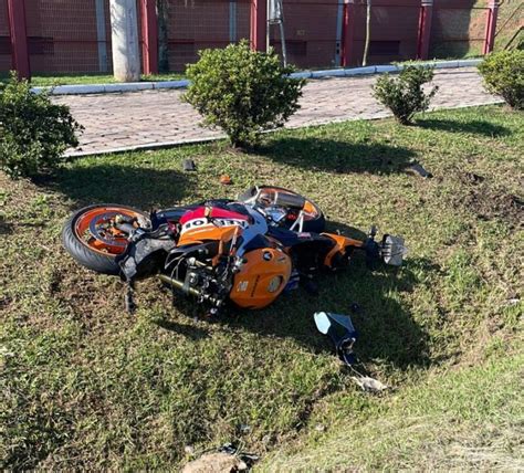 Policial Aplica T Cnica Torniquete E Salva Motociclista Ferido Na