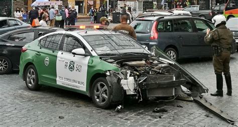 Dos Patrullas De Carabineros Chocan Entre S En Procedimiento En Valpara So