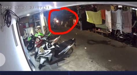 Di Parkir Dekat Masjid Motor Warga Tambora Digasak Maling Aksi Pelaku