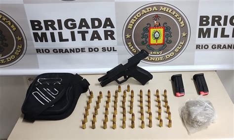 Traficante é Preso Com Arma E Cerca De Mil Porções De Drogas Em Capão