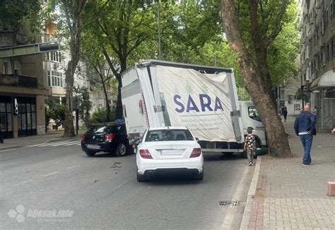 Foto Zbog Sudara Kamiona I Mercedesa Prometni Kolaps Na Aveniji