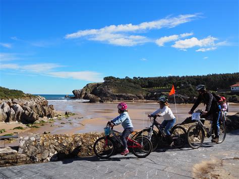 Paseo En Bicicleta Con Ni Os Por La Senda Costera Entre Llanes Y Borizu