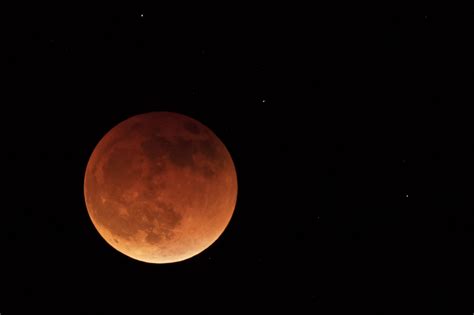 AP PHOTOS: Total lunar eclipse in North America, East Asia