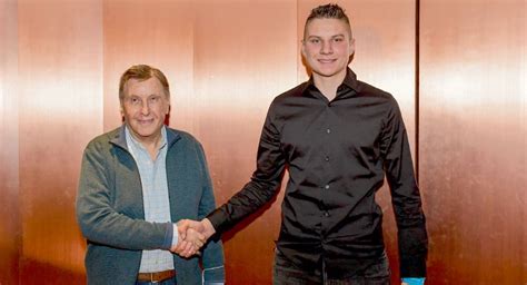 Tomek Walczak jak Robert Lewandowski Słynny Pini Zahavi menedżerem