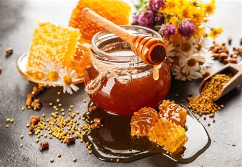 Maple Syrup Or Honey The Advantages And Disadvantages L Maple Treasures