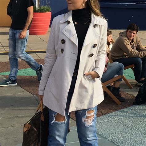 Trench Coat Bege Botoes Chics E Corte Lindo Casaco Feminino