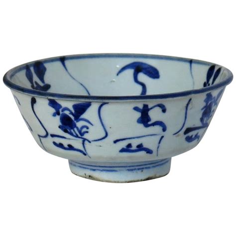 Chinese Porcelain Bowl Hand Painted Blue And White 17th Century Ming