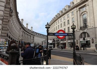 295 Piccadilly Circus Entrance Images, Stock Photos & Vectors ...