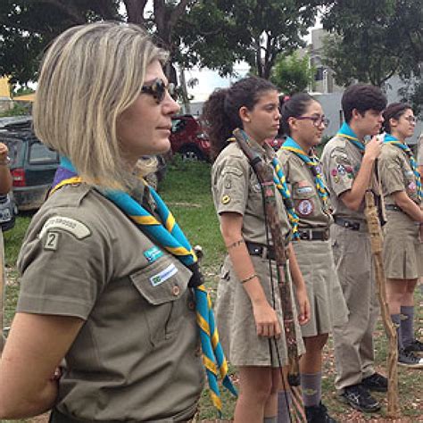 Entrei no Grupo Escoteiro Já posso usar o uniforme e o lenço Grupo