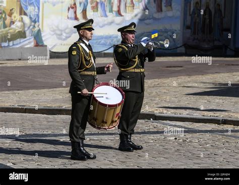 Kyiv Ukraine 24th Aug 2022 Dignitaries And Members Of The Public