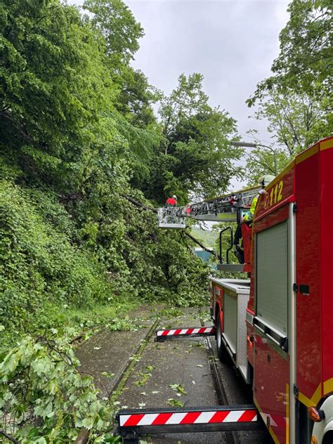 Fw En Feuerwehr Herdecke Am Freitagmorgen Rund H Im Einsatz