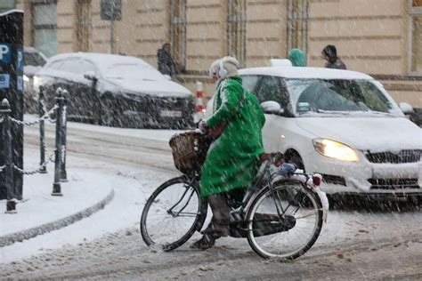 Wiosna zderzy się z zimą W piątek ogromna różnica temperatur W nocy