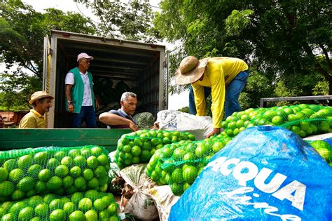 Prefeitura de Cuiabá auxilia no transporte de alimentos doados para o