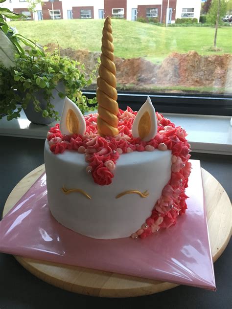 Bakery staff explain the customization options for meijer birthday cake 3