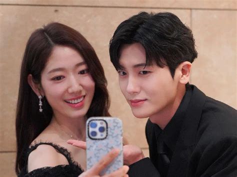 Park Shin Hye Kenang Momen Reuni Dengan Park Hyung Sik Setelah Tahun