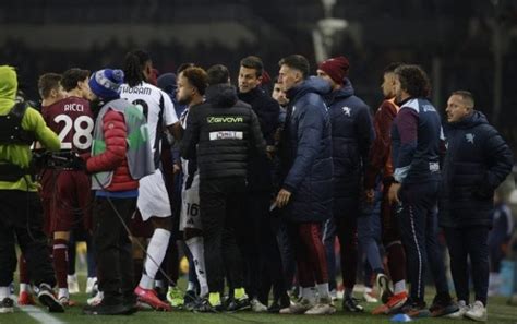 Thiago Motta S Avventa Contro Vanoli Del Torino Rissa In Panchina