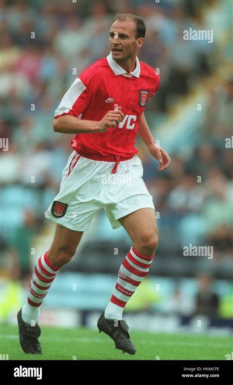 Steve Bould Arsenal Fc 29 August 1995 Stock Photo Alamy