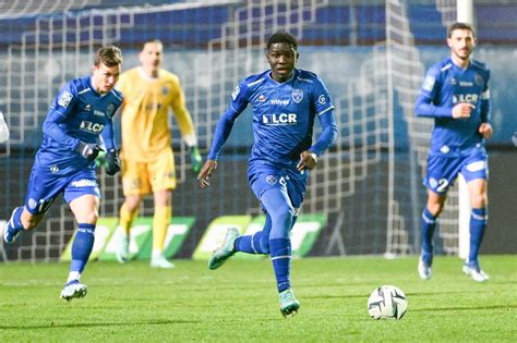 Apr S Troyes Ligue Le City Football Group Prend Des Parts Dans Un