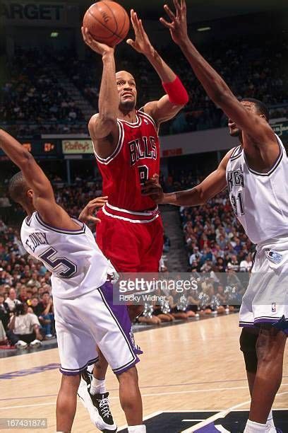 Pin By Joao Marques Miguel On Nba Ron Harper Basketball Photos