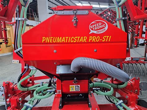 Einböck PNEUMATICSTAR PRO ST Striegel mit Nachsaateinrichtung