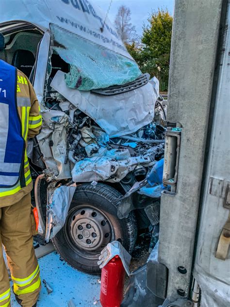 Vu Lkw Bus Leer Person Eingeklemmt Freiwillige Feuerwehr Poing