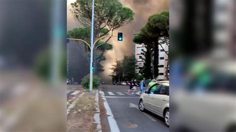 Un Altro Incendio A Roma Sui Social I Video Del Rogo Nella Capitale