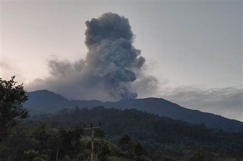 Aktivitas Gunung Marapi Di Sumbar Meningkat Status Level Iii Siaga