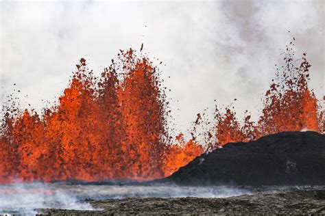 Watch: A volcano in Iceland erupted again, shooting lava more than 100 ...