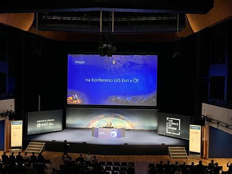 Explaining how to use the interactive Calhoun GIS portal 30